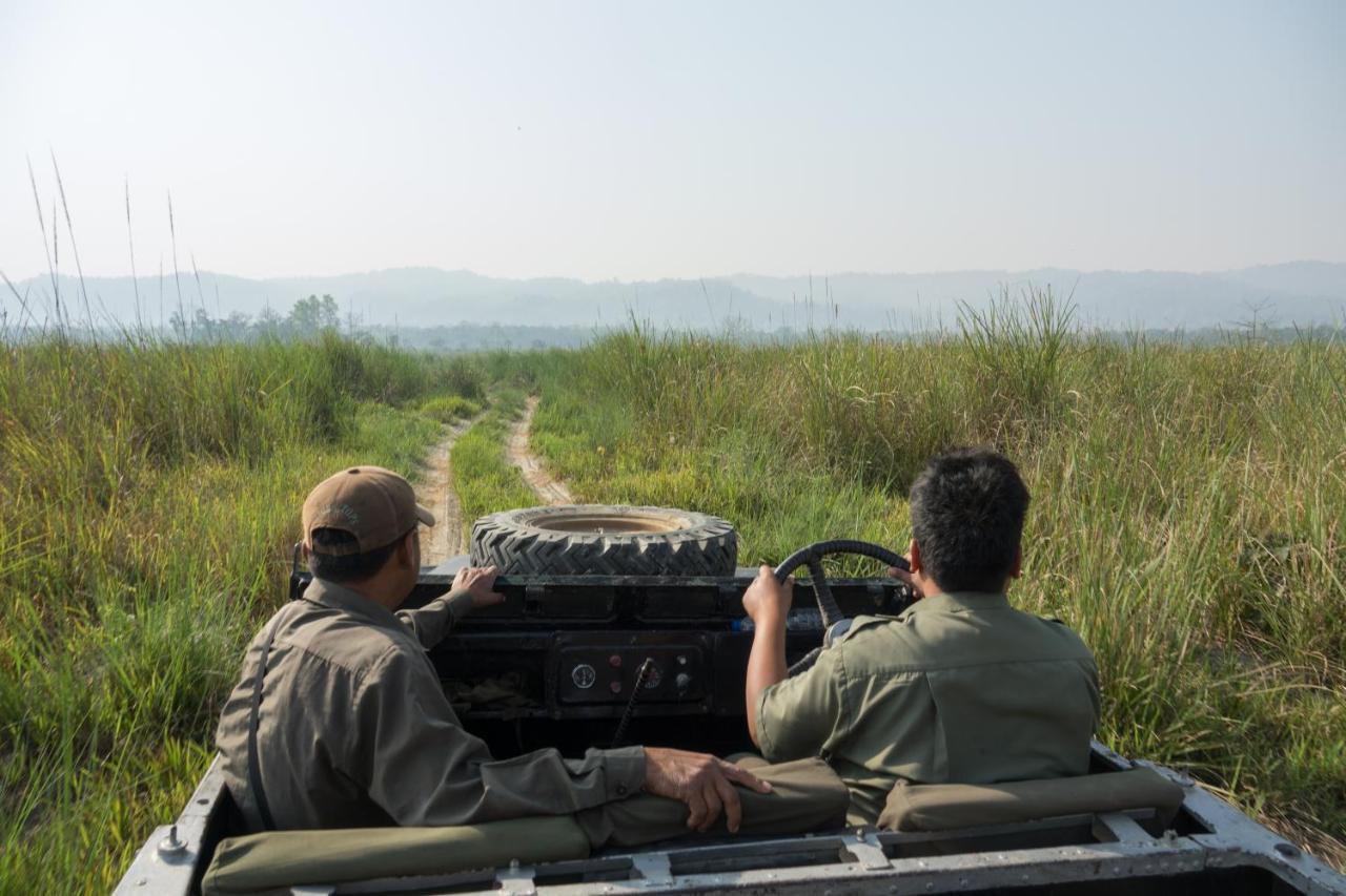 Tiger Tops Tharu Lodge Chitwan Exterior photo