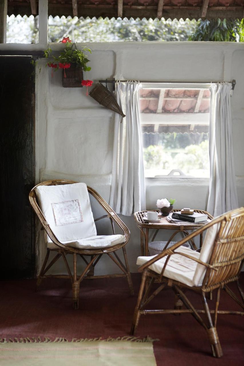 Tiger Tops Tharu Lodge Chitwan Exterior photo